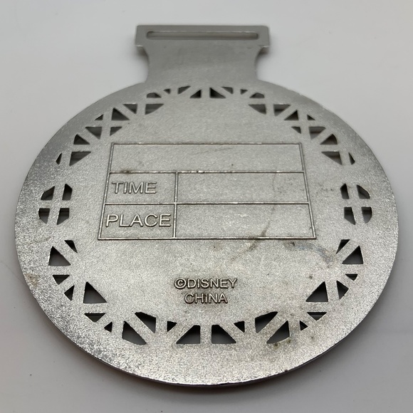 Walt Disney World Mickey Mouse Wine & Dine Half Marathon 2016 Silver Tone Medal - Picture 9 of 11